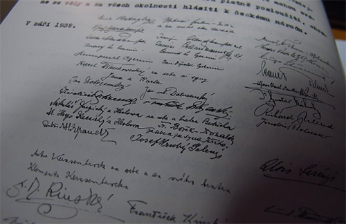 Declaration of the Czech historical royalty (Schlik František signed fourth from the bottom)